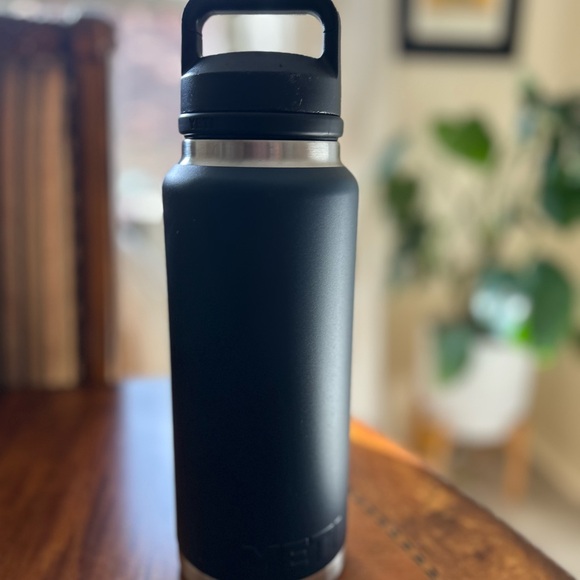 YETI Matte Navy Insulated Bottle - Picture 3 of 3